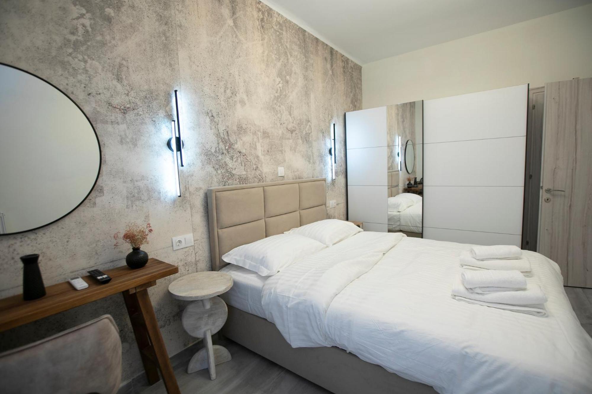 Latomeiou 3 Luxury